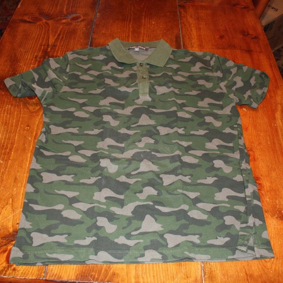 Slate & Stone Men's Short Sleeve Camo Polo. Size Medium. Two Buttons. - Picture 1 of 6